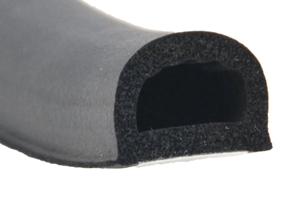 018-318 TRAILER WEATHERSTRIPPING -NON RIBBED D SEAL W/TAPE-BLACK