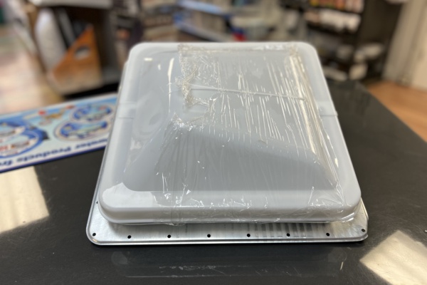 71112A-C ROOF VENT 12V NO GARNISH