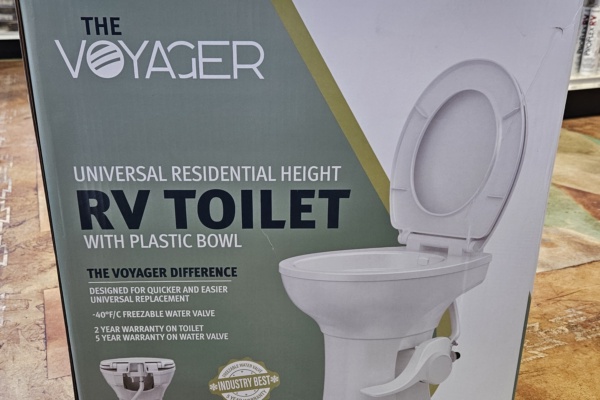 780-0092 VOYAGER TOILET WITH PLASTIC BOWL