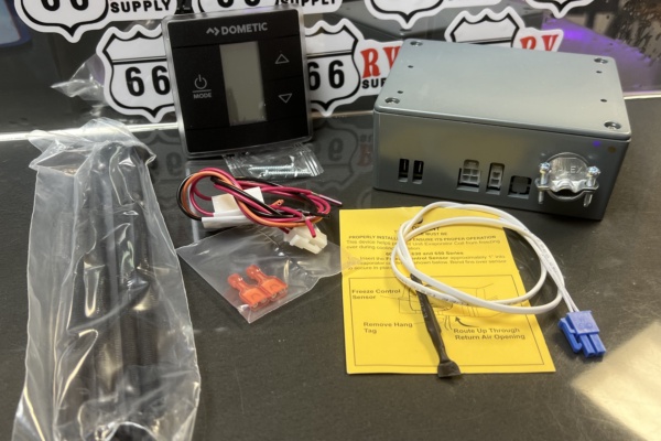 3316230.714 THERMOSTAT SINGLE ZONE BLACK WITH CONTROL BOX CT STAT DOMETIC