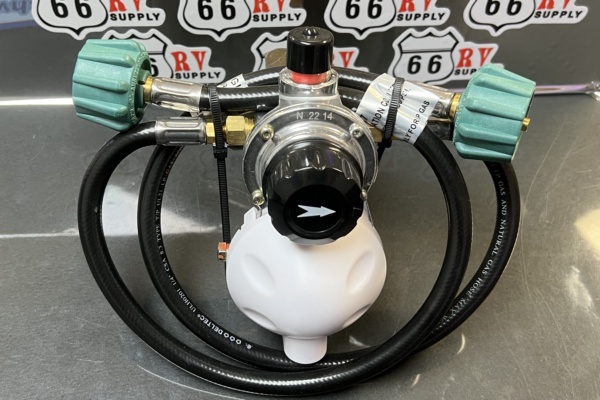 028-606024 AUTO CHANGEOVER REGULATOR W/ 24" PIGTAILS